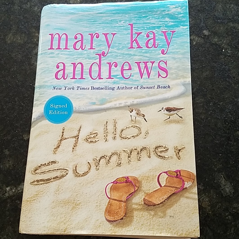 Mary Kay Andrews HELLO SUMMER hardcover